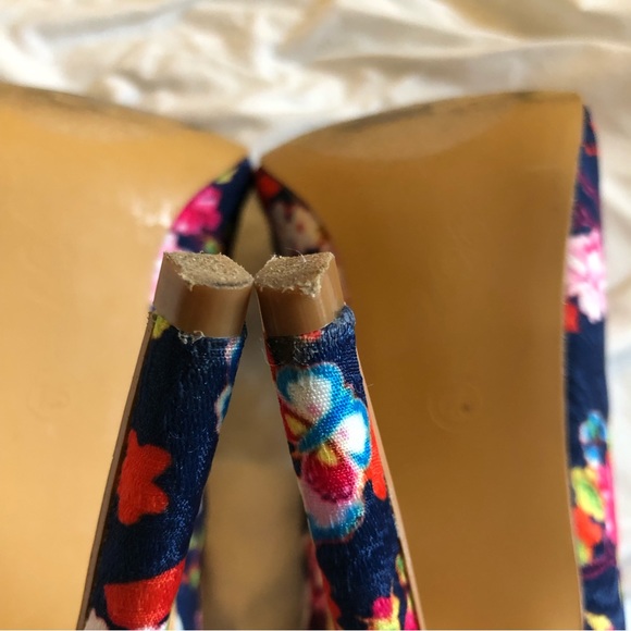 PENNY LOVES KENNY Floral Pumps (US 7.5M) - Picture 9 of 13